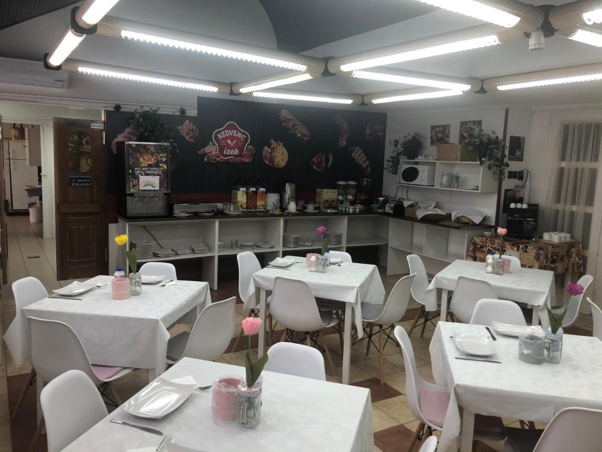 Hoforras Hotel Gyula Buitenkant foto