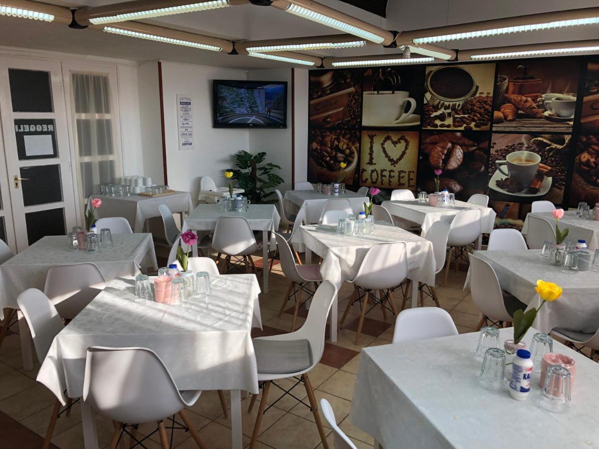 Hoforras Hotel Gyula Buitenkant foto
