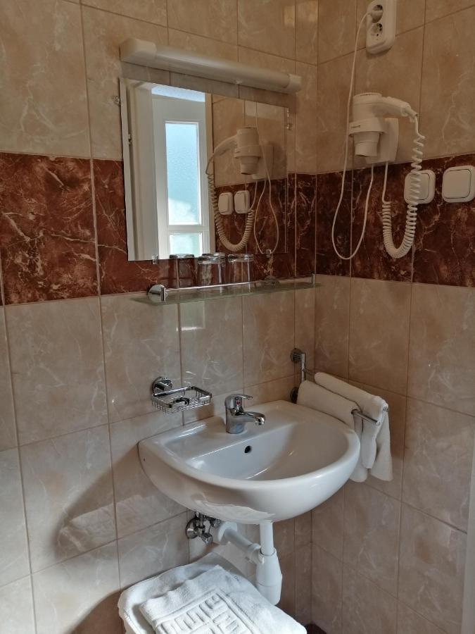 Hoforras Hotel Gyula Buitenkant foto