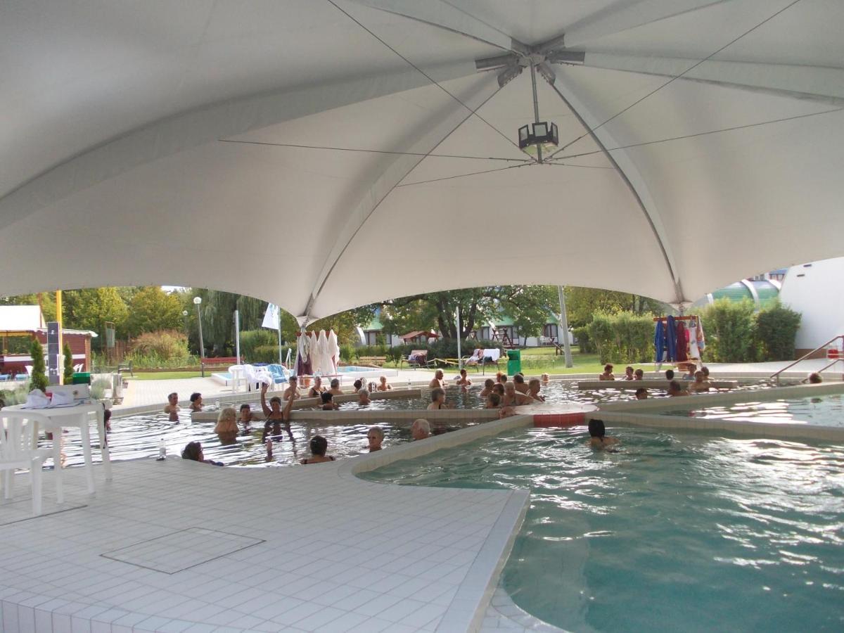 Hoforras Hotel Gyula Buitenkant foto