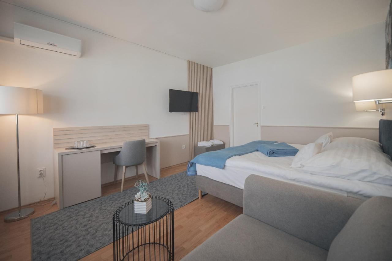 Hoforras Hotel Gyula Buitenkant foto
