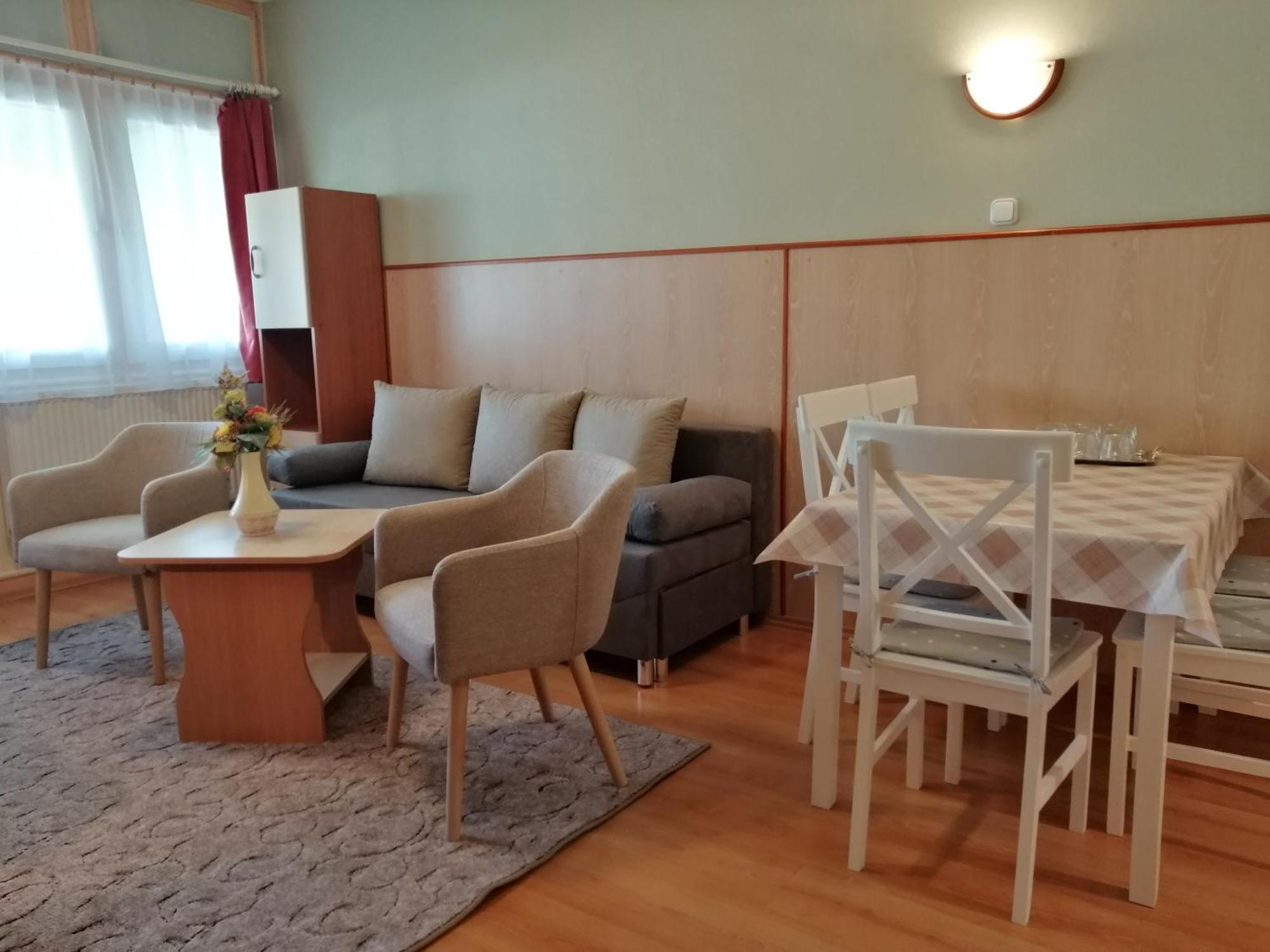 Hoforras Hotel Gyula Buitenkant foto