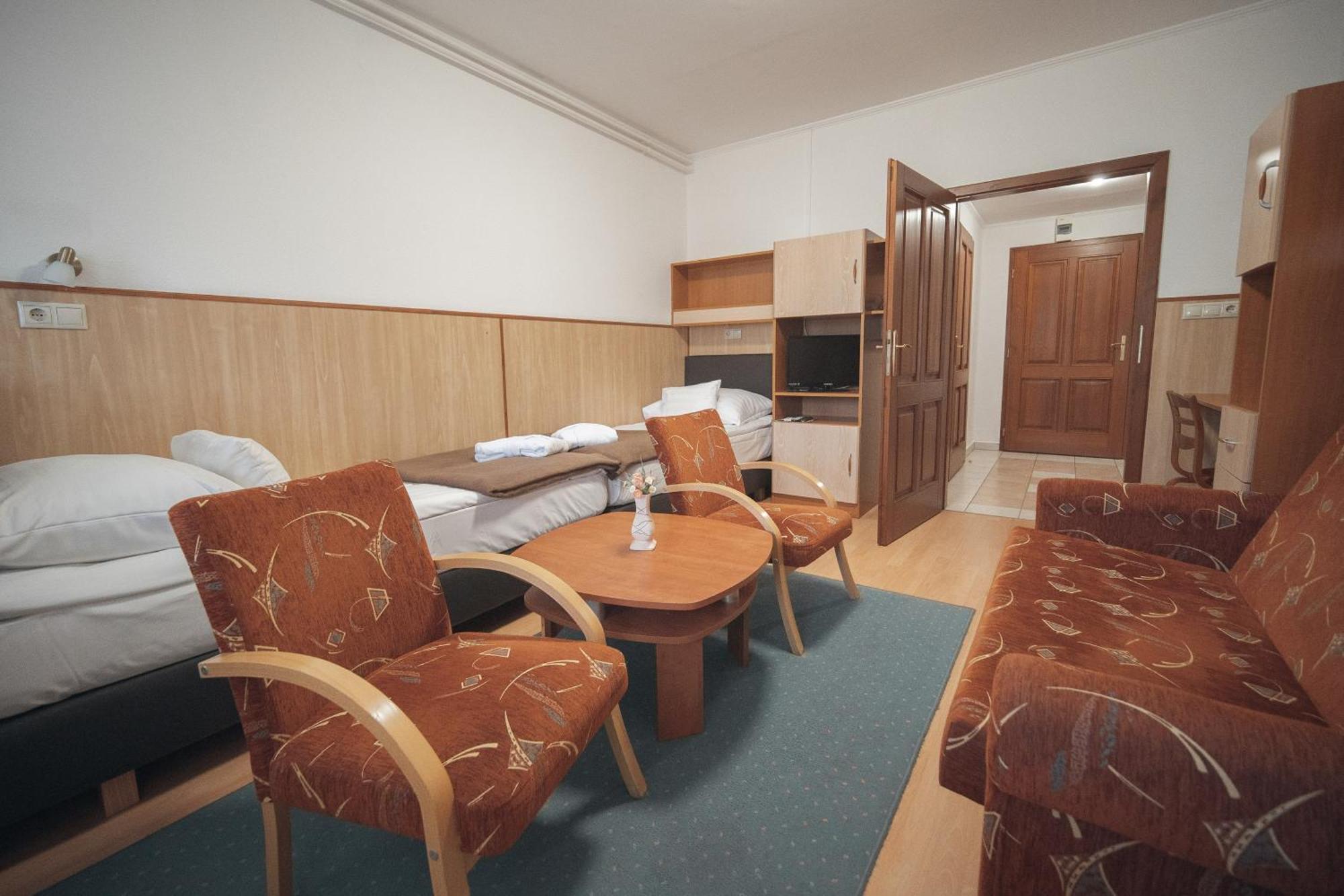 Hoforras Hotel Gyula Buitenkant foto