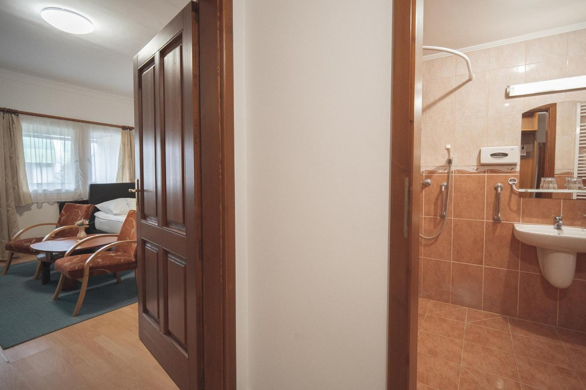 Hoforras Hotel Gyula Buitenkant foto