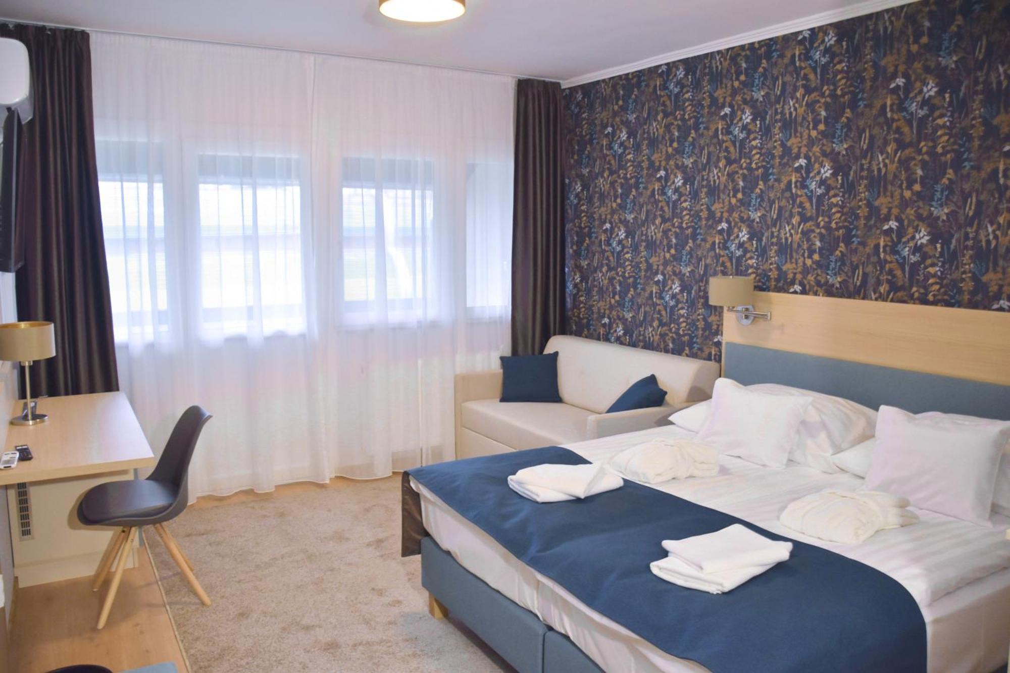 Hoforras Hotel Gyula Buitenkant foto