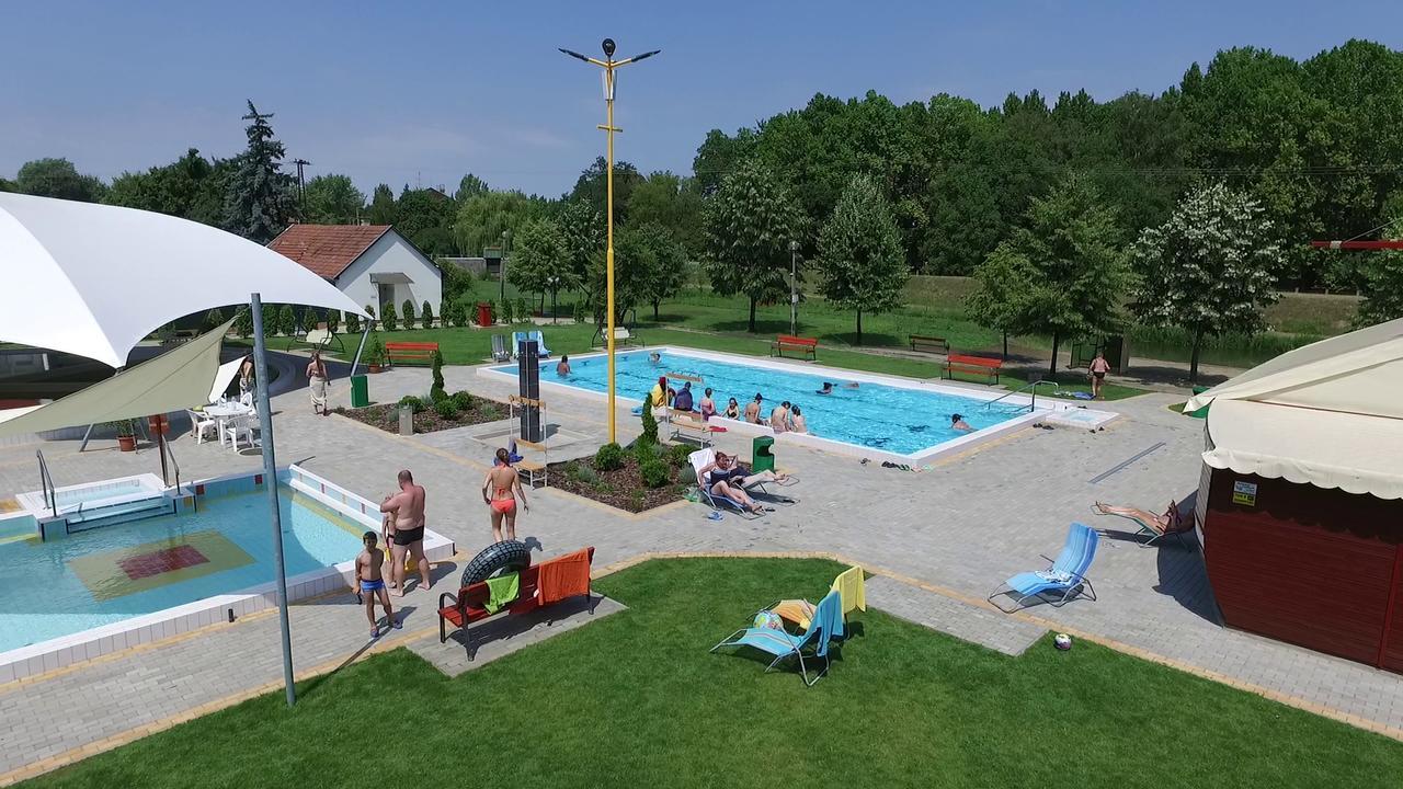 Hoforras Hotel Gyula Buitenkant foto
