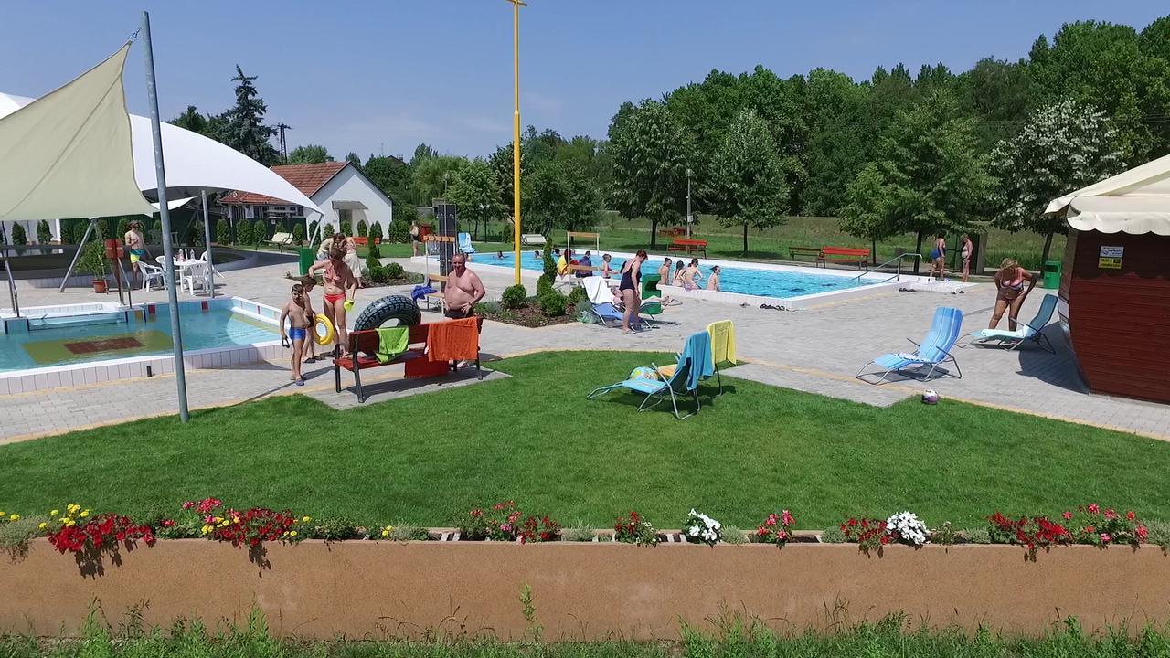 Hoforras Hotel Gyula Buitenkant foto