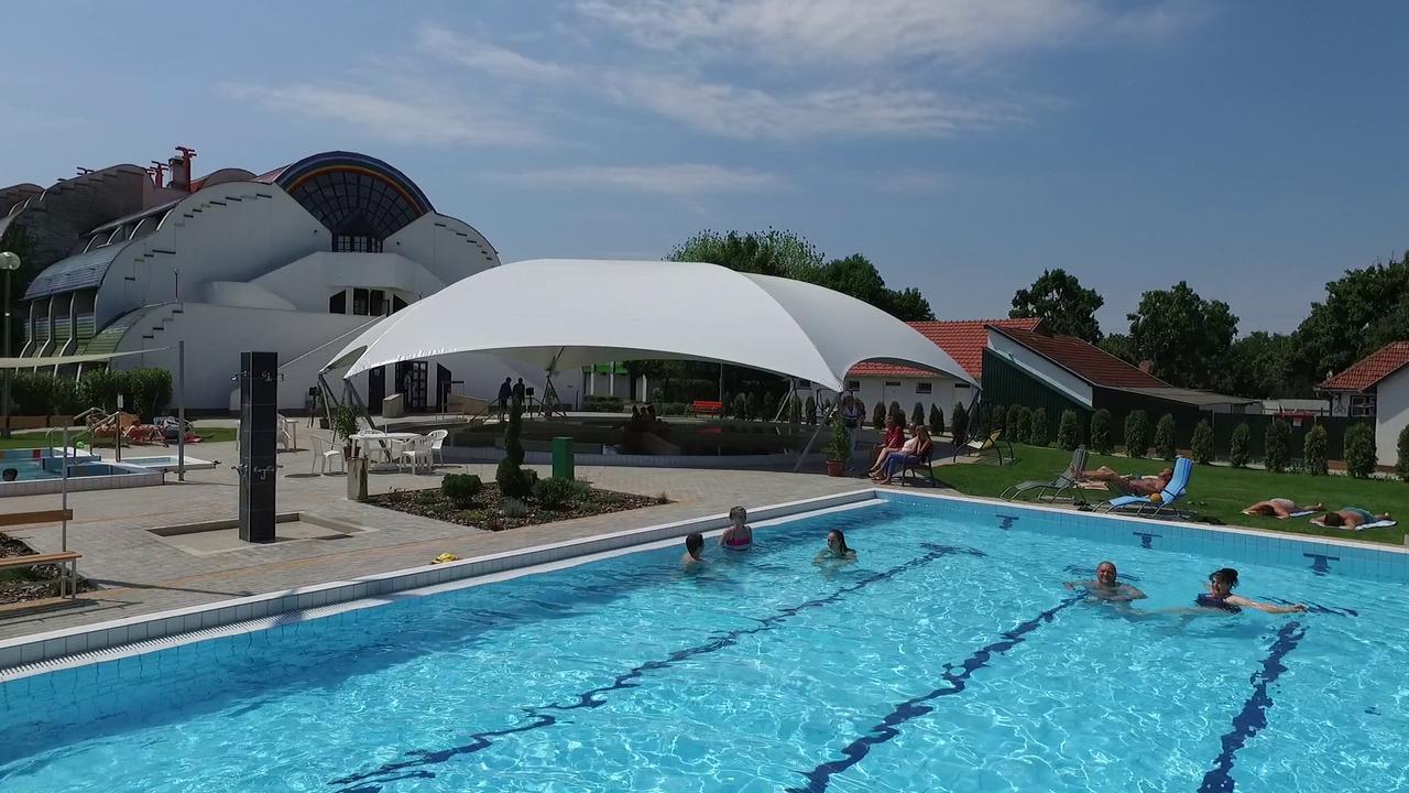 Hoforras Hotel Gyula Buitenkant foto