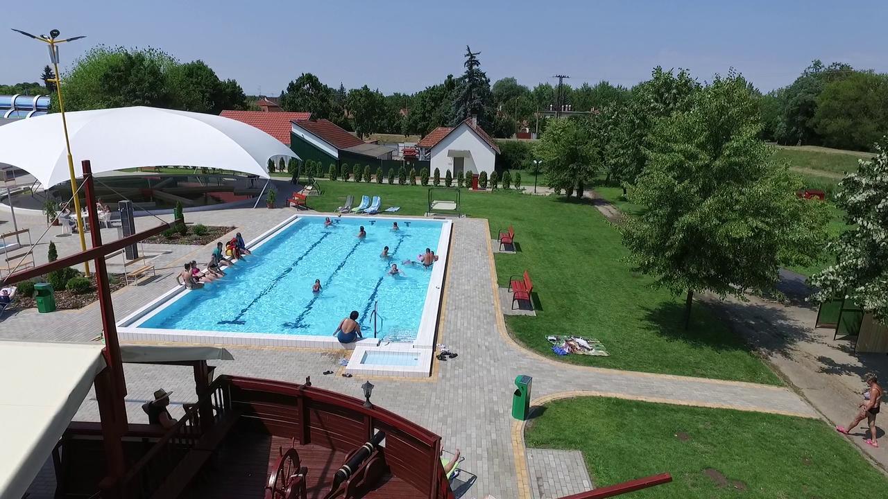 Hoforras Hotel Gyula Buitenkant foto
