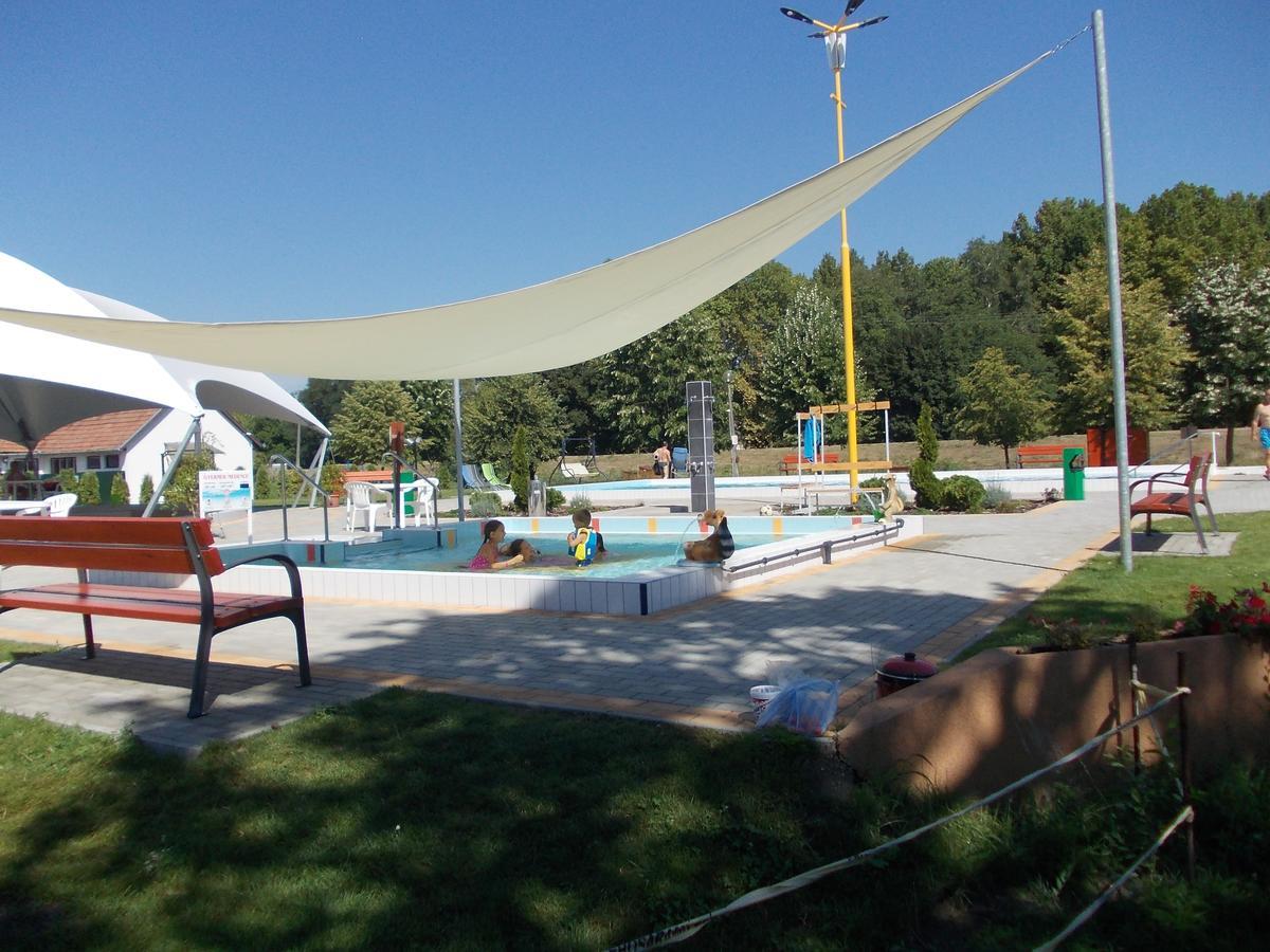 Hoforras Hotel Gyula Buitenkant foto