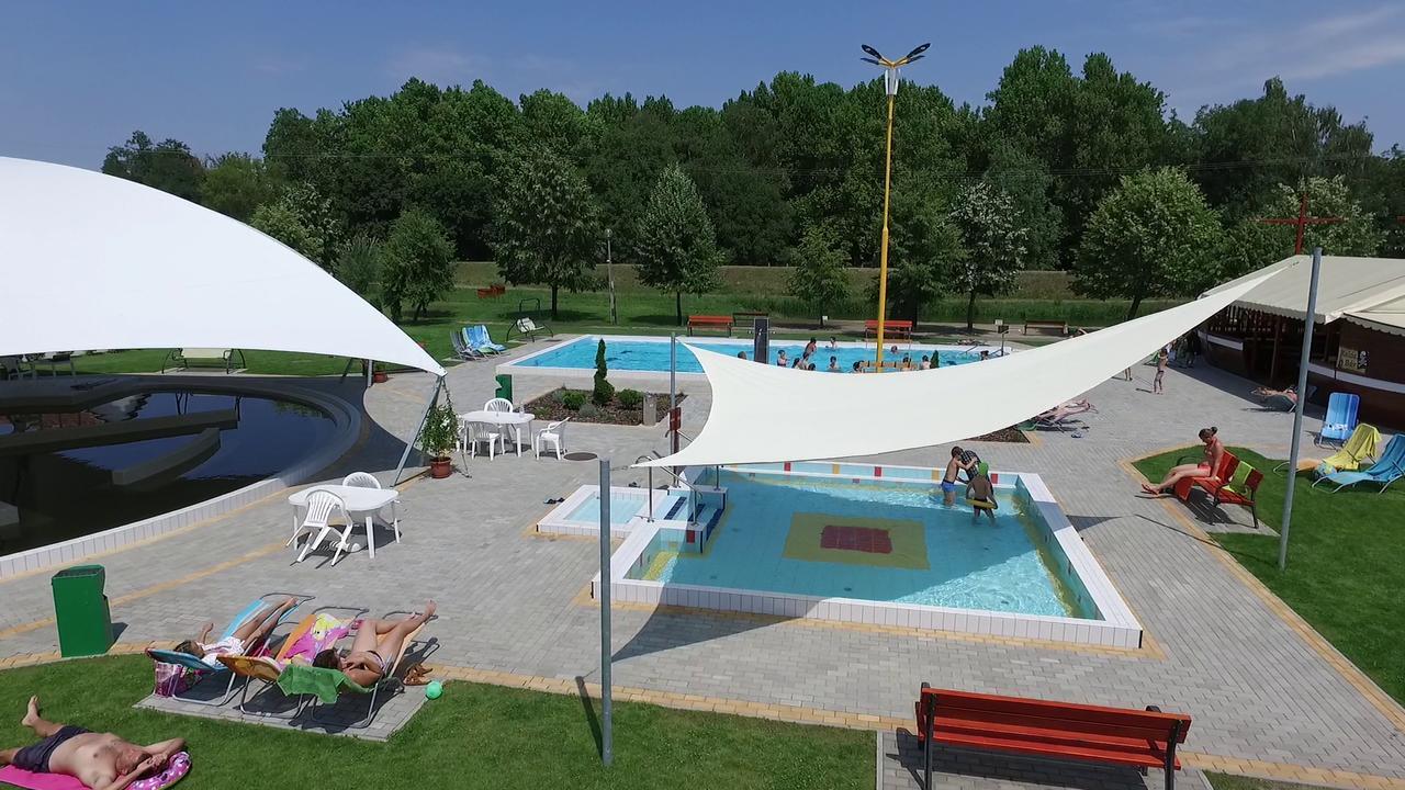Hoforras Hotel Gyula Buitenkant foto